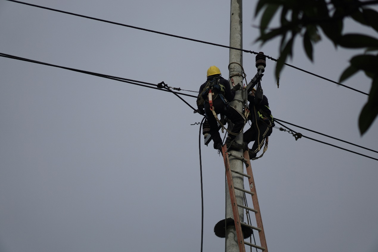 Мережева установка FTTH: високошвидкісне волоконно-оптичне підключення